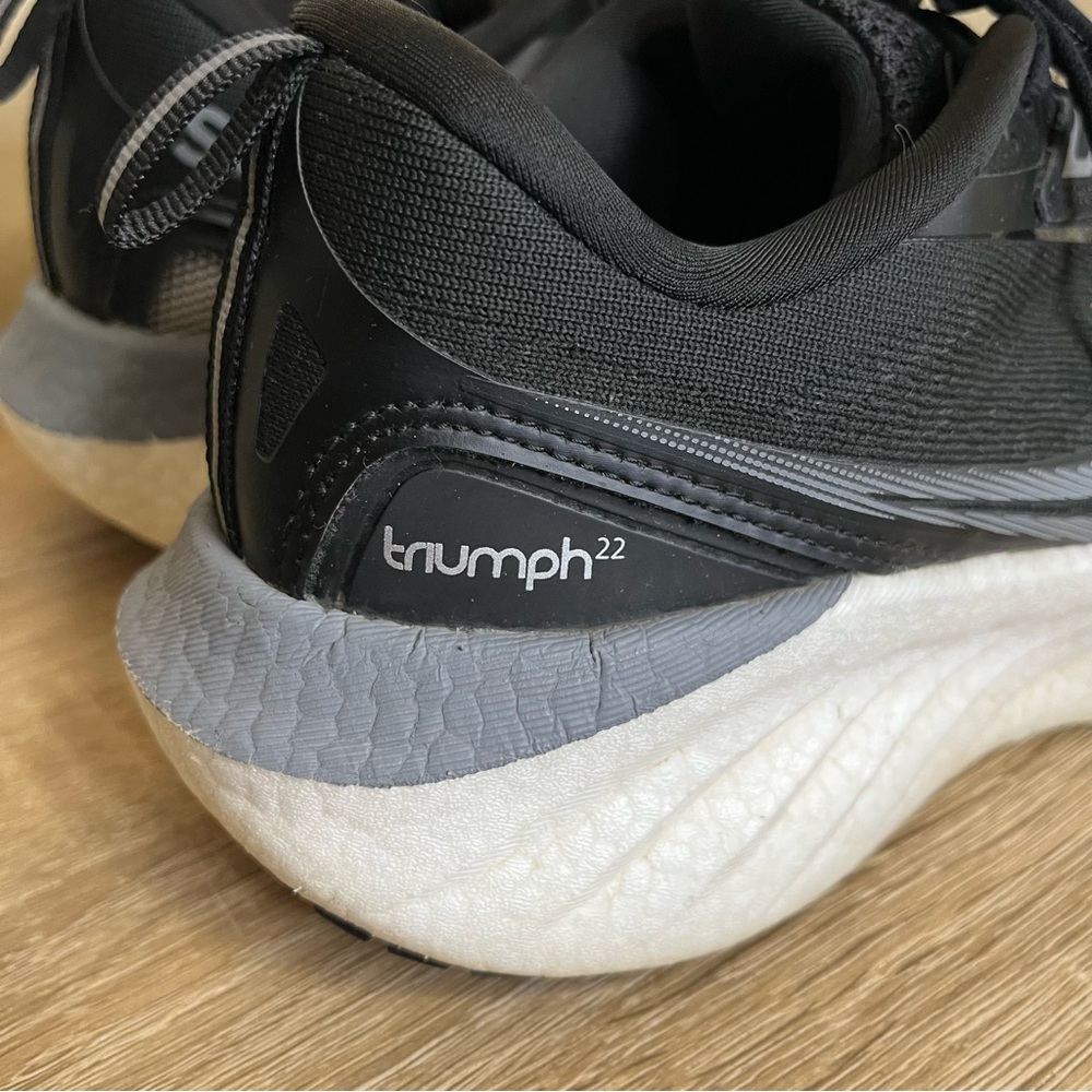Saucony Triumph 22 Shoes Womens 9.5 Wide Black White Daily Road Walking Trainer - Picture 7 of 13